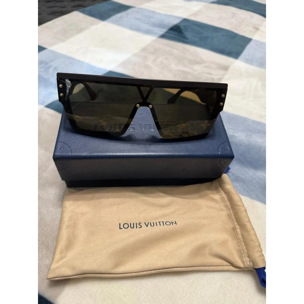 Louis Vuitton Shield Sunglasses Monogram Lens Z1671E black/gold w/full package